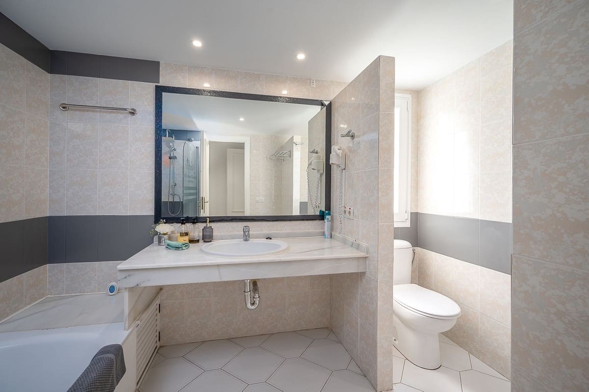 3 bedroom Penthouse for holiday rental in Miraflores with pool garage - € 1,753 (Ref: 7238161)