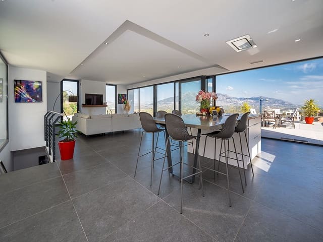 Chalet de 4 habitaciones en La Cala Golf, Mijas en venta con piscina garaje - 1.300.000 € (Ref: 7500139)