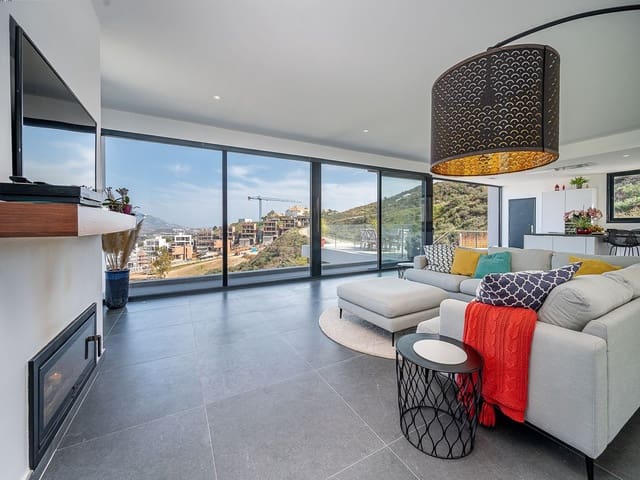 Chalet de 4 habitaciones en La Cala Golf, Mijas en venta con piscina garaje - 1.300.000 € (Ref: 7500139)