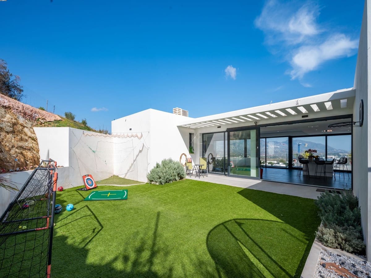 4 soverom Villa til salgs i La Cala Golf med svømmebasseng garasje - € 1 300 000 (Ref: 7500139)