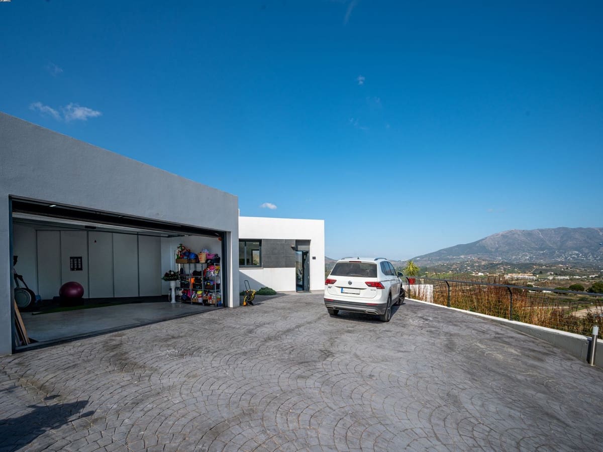 4 soverom Villa til salgs i La Cala Golf med svømmebasseng garasje - € 1 300 000 (Ref: 7500139)