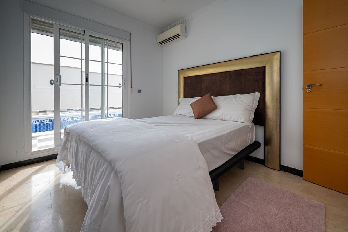 5 sypialnia Willa na sprzedaż w El Chaparral z basenem garażem - 1 200 000 € (Ref: 8172781)