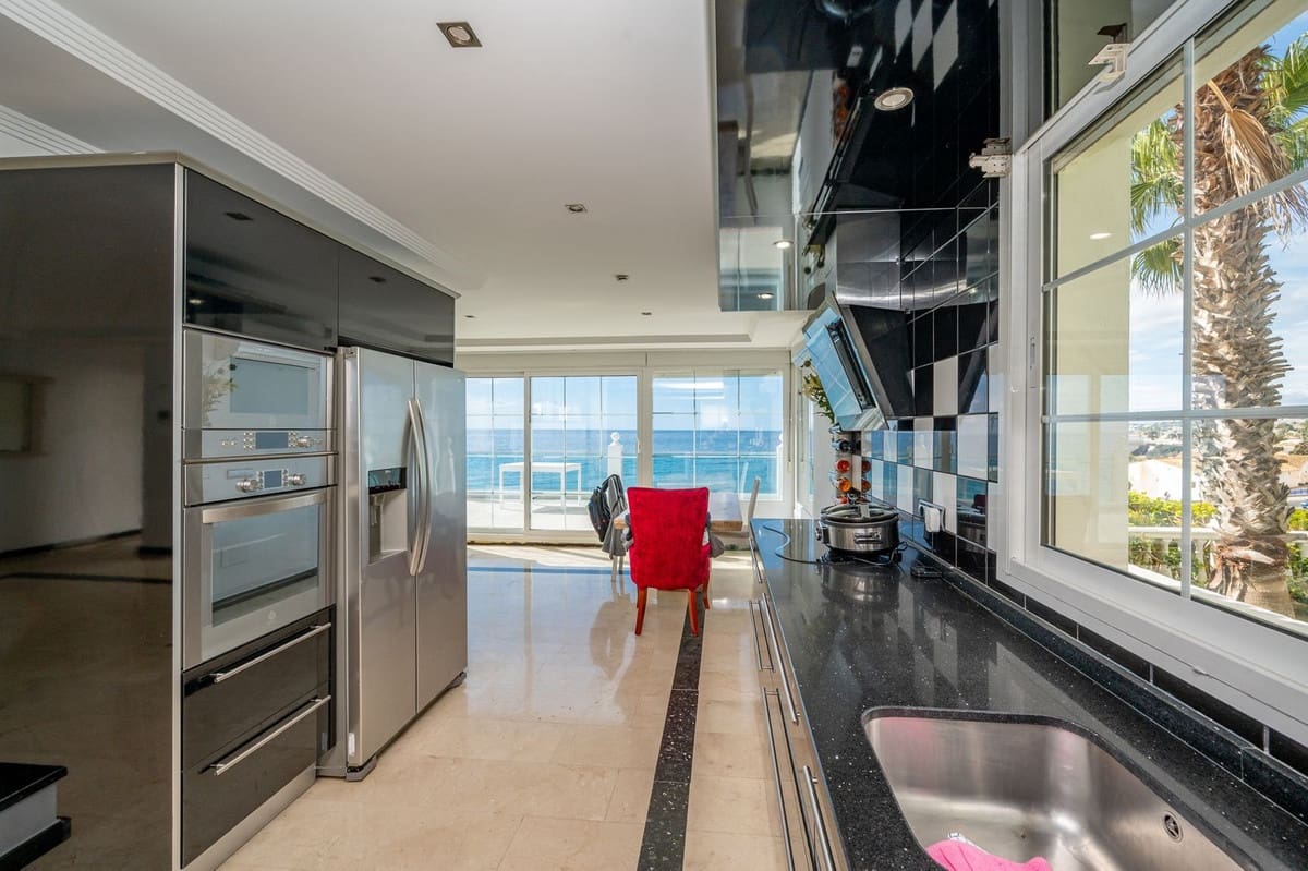 5 sypialnia Willa na sprzedaż w El Chaparral z basenem garażem - 1 200 000 € (Ref: 8172781)