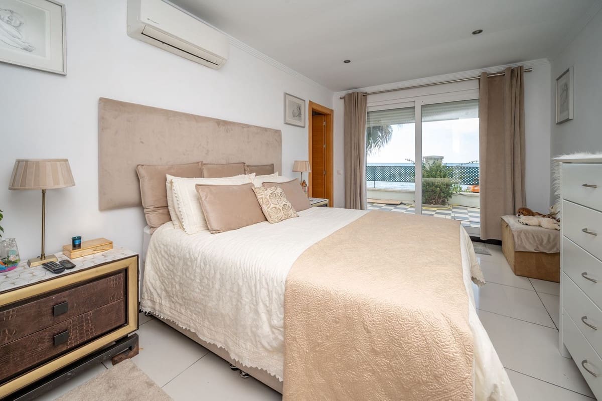 5 sypialnia Willa na sprzedaż w El Chaparral z basenem garażem - 1 200 000 € (Ref: 8172781)