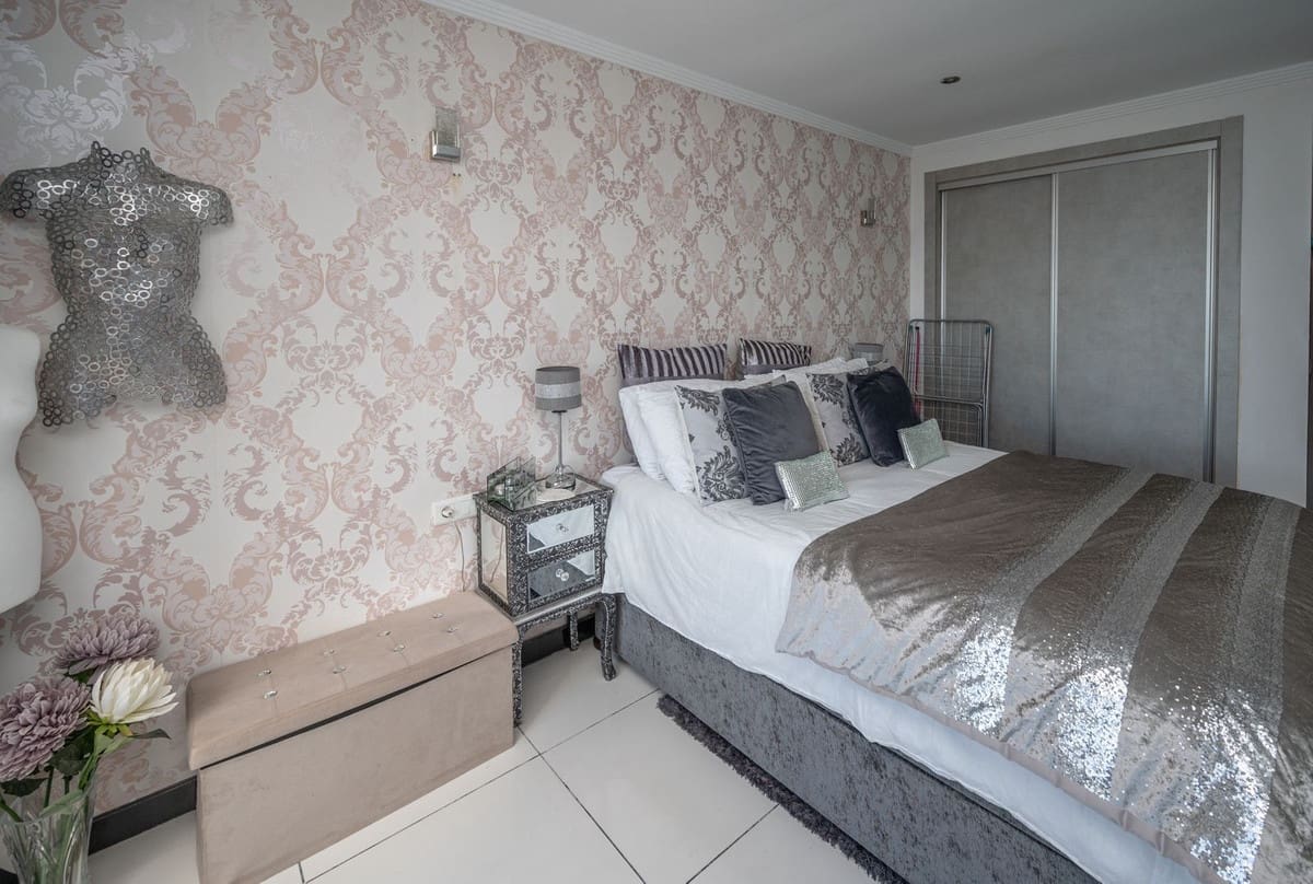 5 sypialnia Willa na sprzedaż w El Chaparral z basenem garażem - 1 200 000 € (Ref: 8172781)