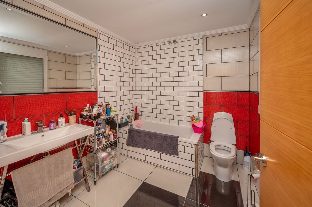 5 sypialnia Willa na sprzedaż w El Chaparral z basenem garażem - 1 200 000 € (Ref: 8172781)