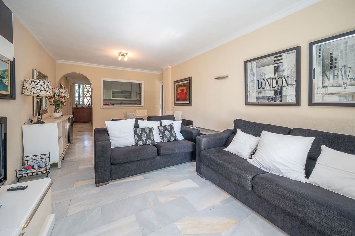 2 soveværelse Lejlighed til salg i La Cala de Mijas med swimmingpool garage - € 520.000 (Ref: 8494366)