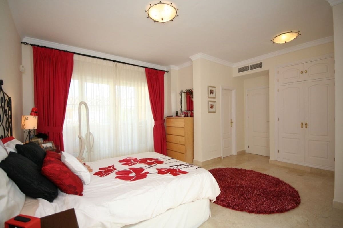 3 soveværelse Byhus til salg i Elviria med swimmingpool garage - € 725.000 (Ref: 8515726)