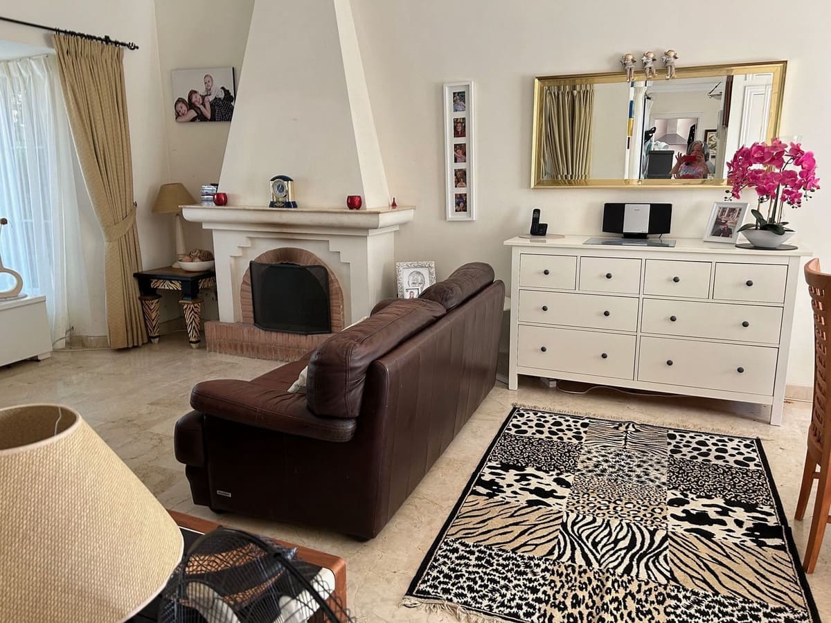 3 soveværelse Byhus til salg i Elviria med swimmingpool garage - € 725.000 (Ref: 8515726)