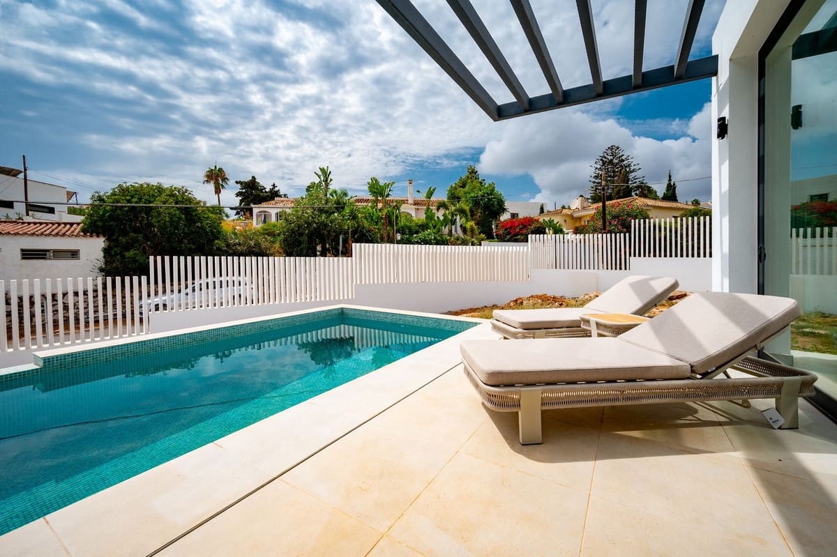 4 soveværelse Villa til salg i El Chaparral med swimmingpool garage - € 1.995.000 (Ref: 8530475)