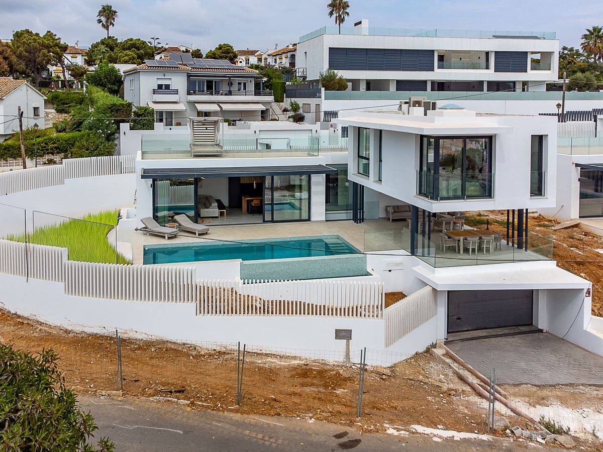 4 soveværelse Villa til salg i El Chaparral med swimmingpool garage - € 1.995.000 (Ref: 8530475)