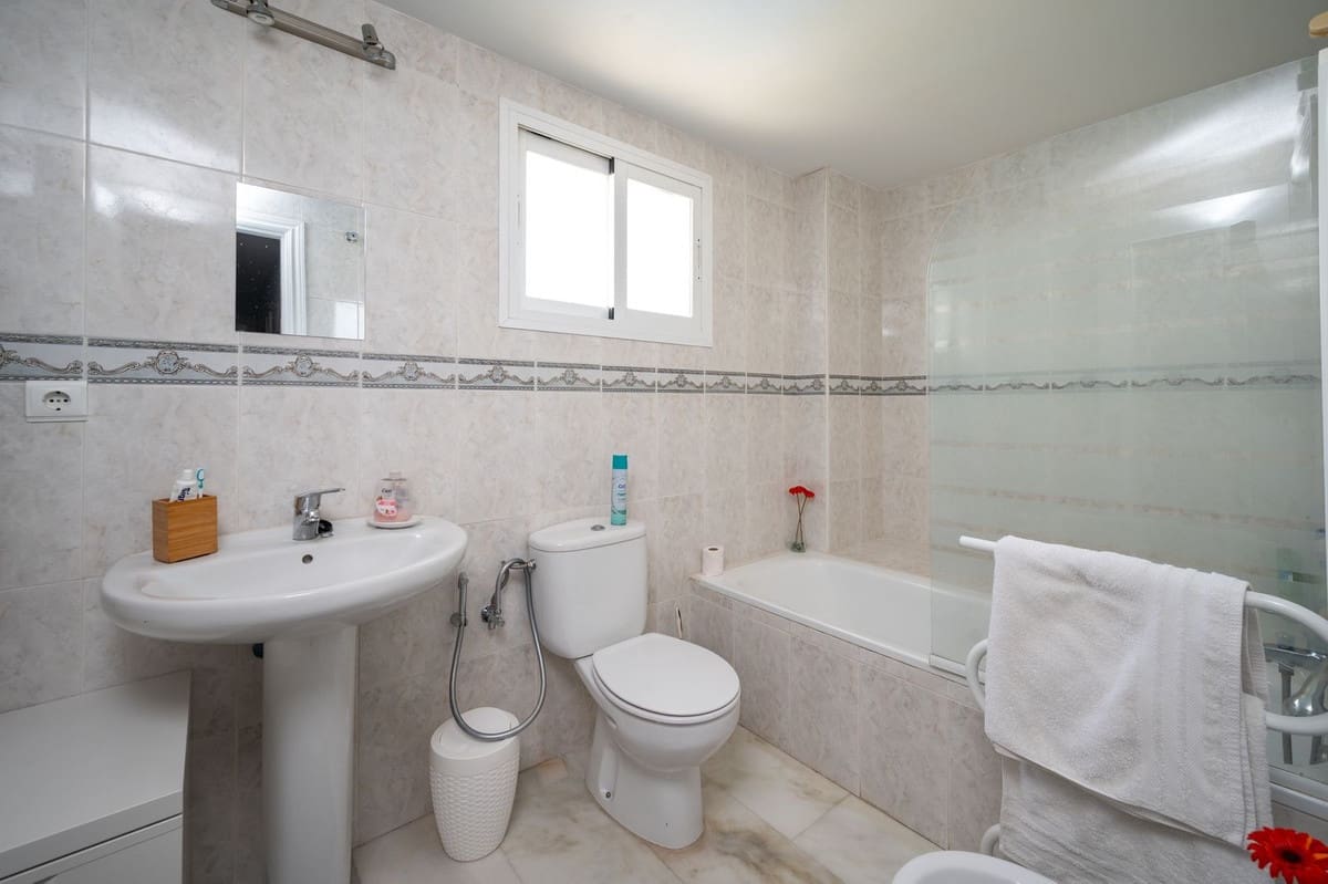 3 soveværelse Lejlighed til leje i Miraflores med swimmingpool garage - € 2.100 (Ref: 9164260)