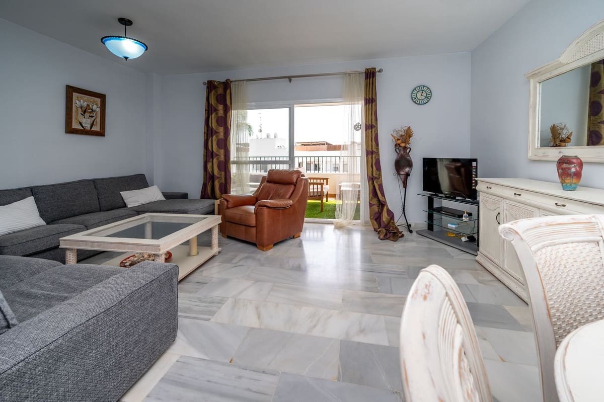 3 soveværelse Lejlighed til leje i Miraflores med swimmingpool garage - € 2.100 (Ref: 9164260)