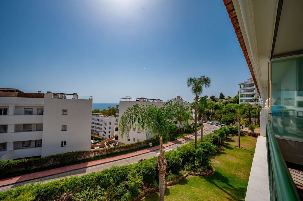 3 soveværelse Lejlighed til leje i Miraflores med swimmingpool garage - € 2.100 (Ref: 9164260)