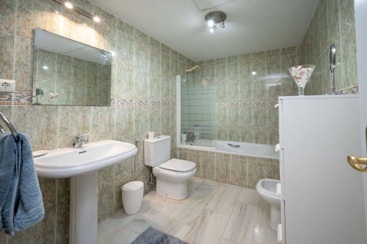 3 bedroom Apartment for rent in Miraflores with pool garage - € 2,000 (Ref: 9164260)