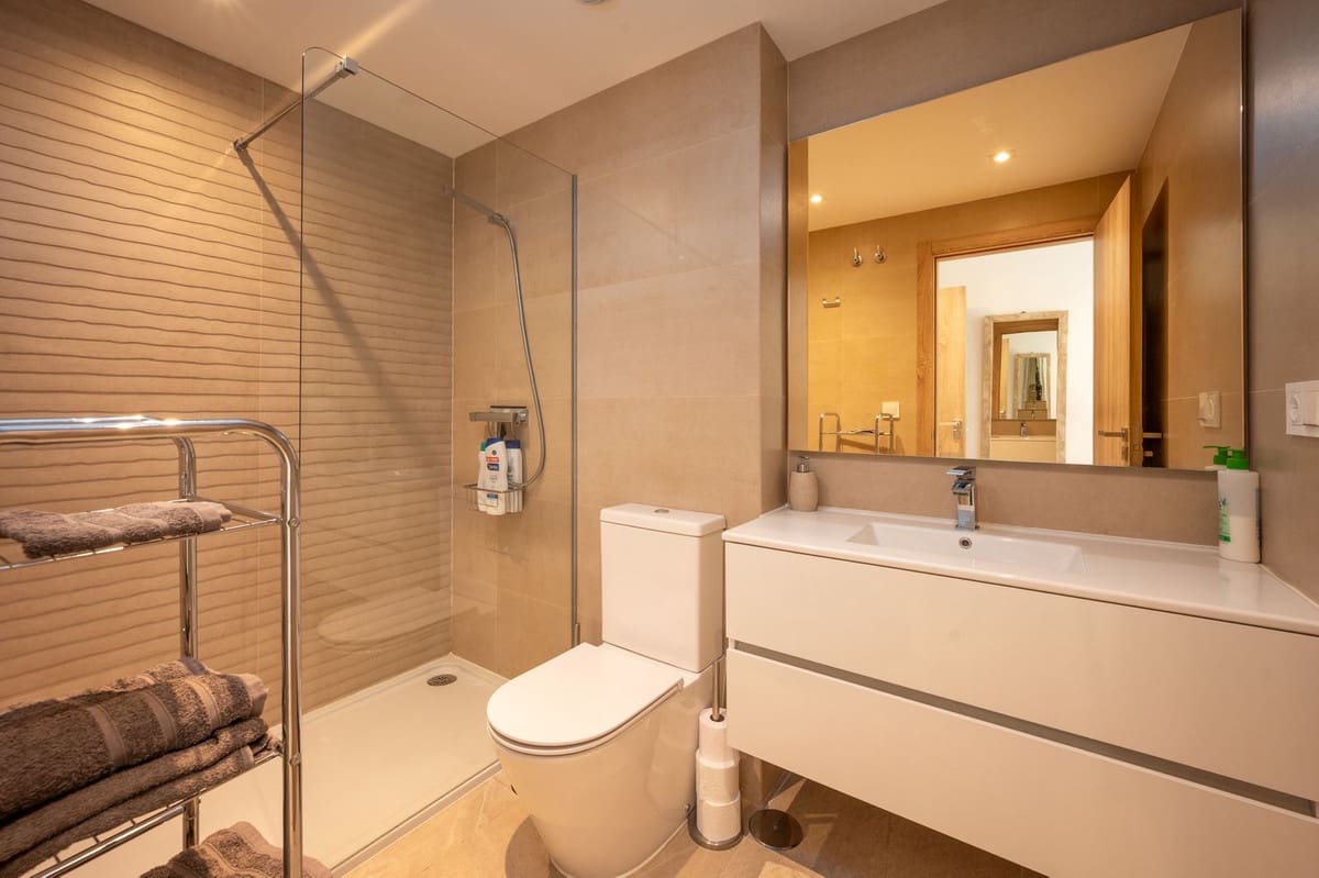 2 soveværelse Lejlighed til salg i La Cala Golf med swimmingpool garage - € 399.000 (Ref: 9223671)