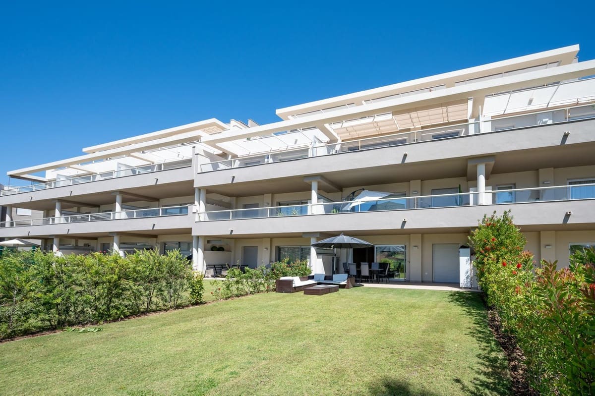 2 soveværelse Lejlighed til salg i La Cala Golf med swimmingpool garage - € 399.000 (Ref: 9223671)