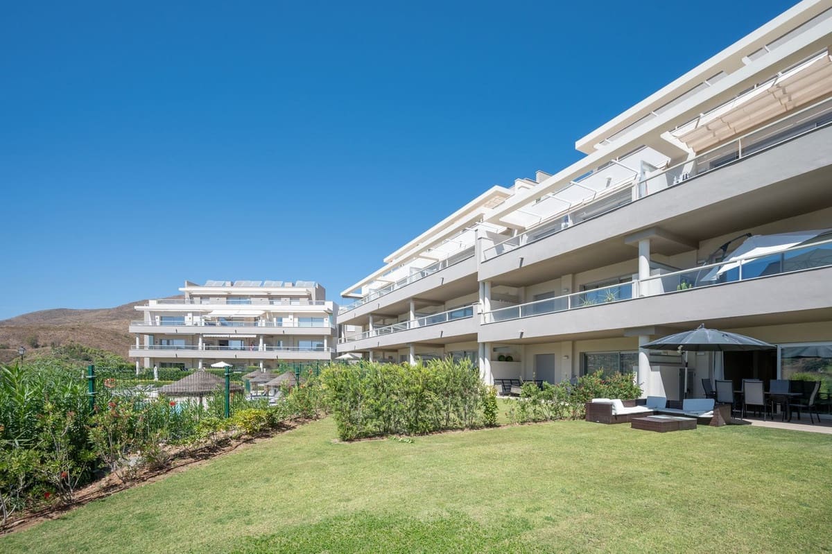 2 soveværelse Lejlighed til salg i La Cala Golf med swimmingpool garage - € 399.000 (Ref: 9223671)