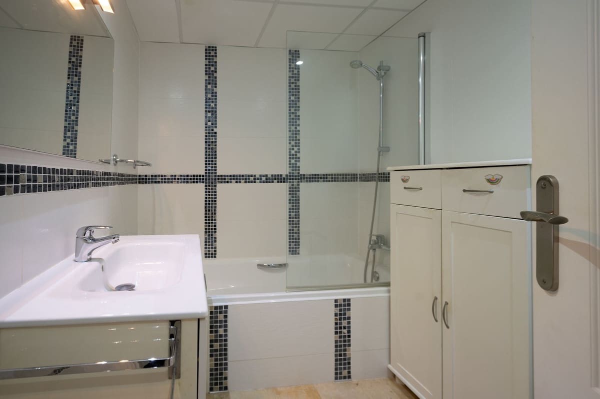 2 bedroom Apartment for sale in Riviera del Sol with pool garage - € 375,000 (Ref: 9283109)