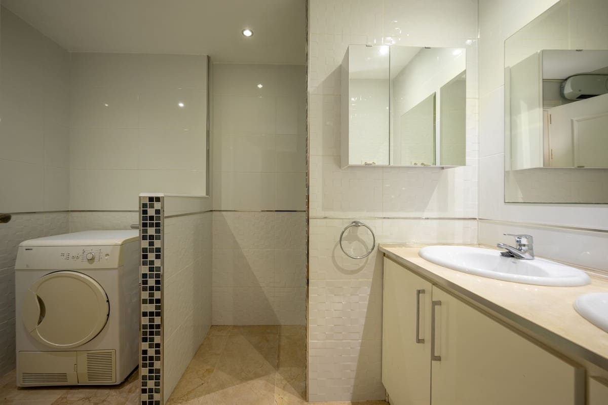 2 bedroom Apartment for sale in Riviera del Sol with pool garage - € 375,000 (Ref: 9283109)