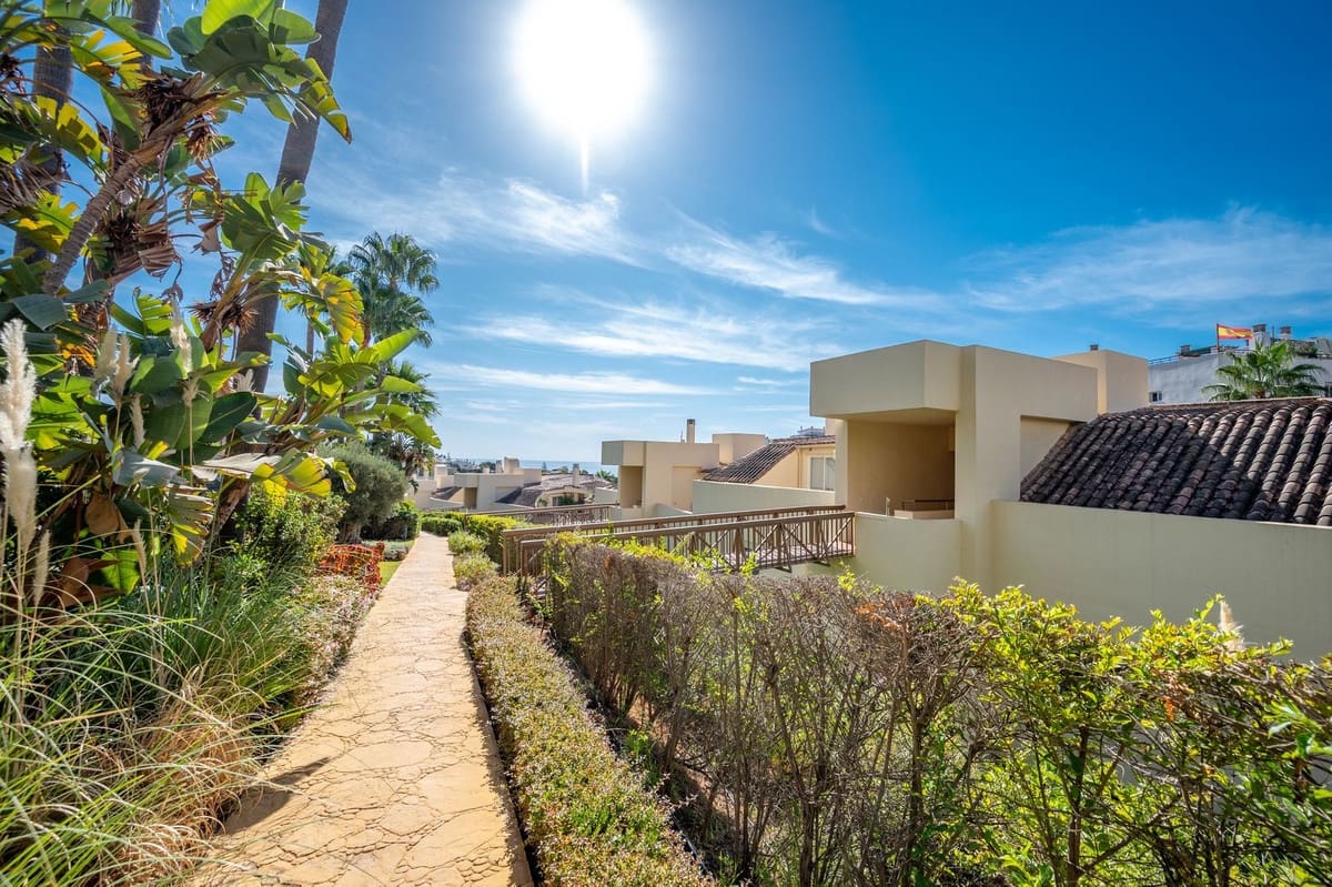 2 bedroom Apartment for sale in Riviera del Sol with pool garage - € 375,000 (Ref: 9283109)