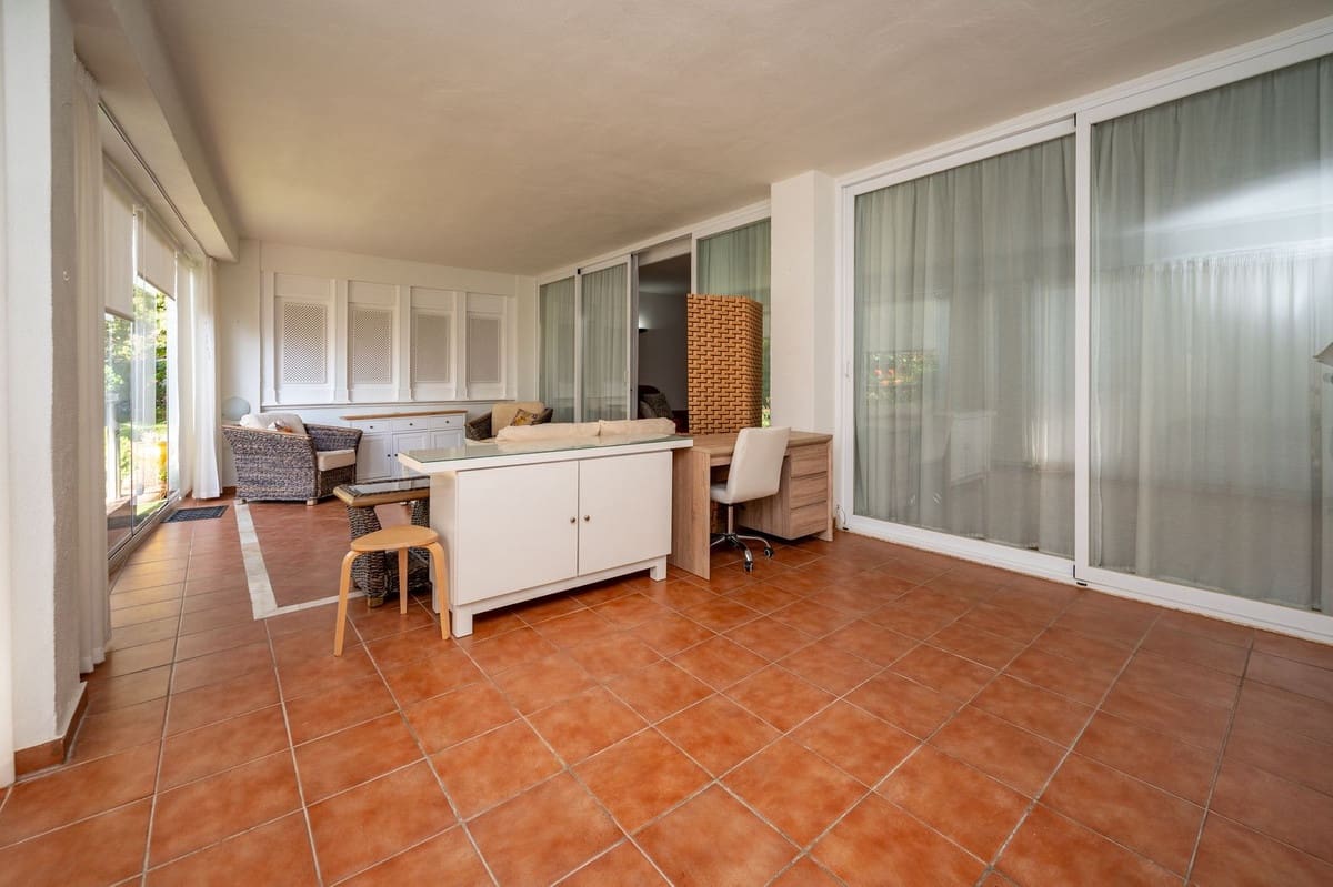 2 bedroom Apartment for sale in Riviera del Sol with pool garage - € 349,000 (Ref: 9283109)