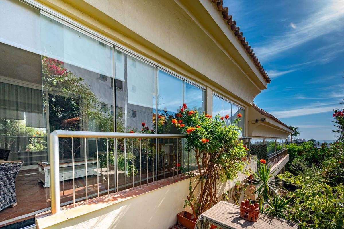 2 bedroom Apartment for sale in Riviera del Sol with pool garage - € 349,000 (Ref: 9283109)