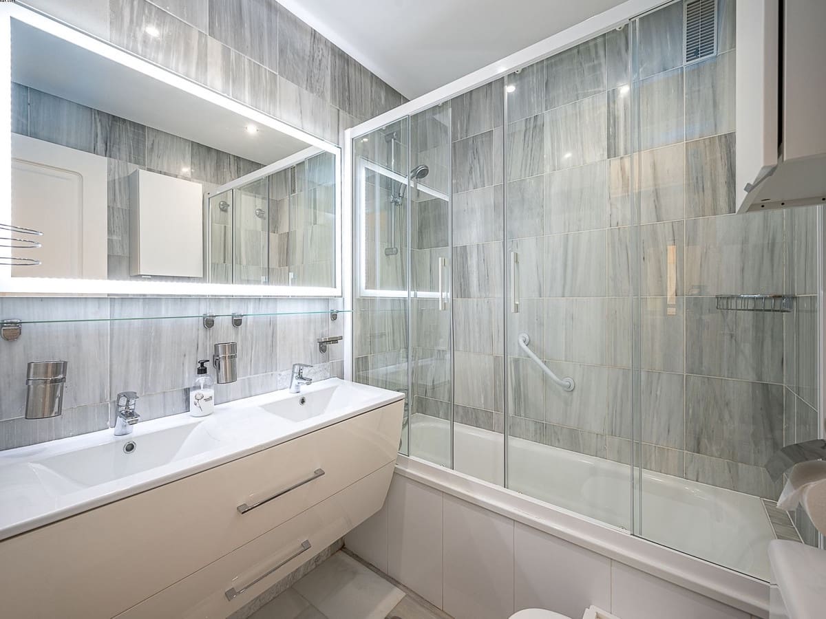 Apartamento de 2 habitaciones en La Cala de Mijas en venta con piscina garaje - 615.000 € (Ref: 9309243)