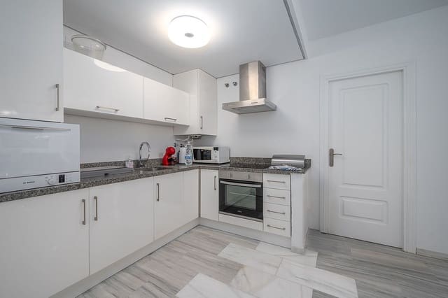 Apartamento de 2 habitaciones en La Cala de Mijas, Mijas en venta con piscina garaje - 575.000 € (Ref: 9309244)