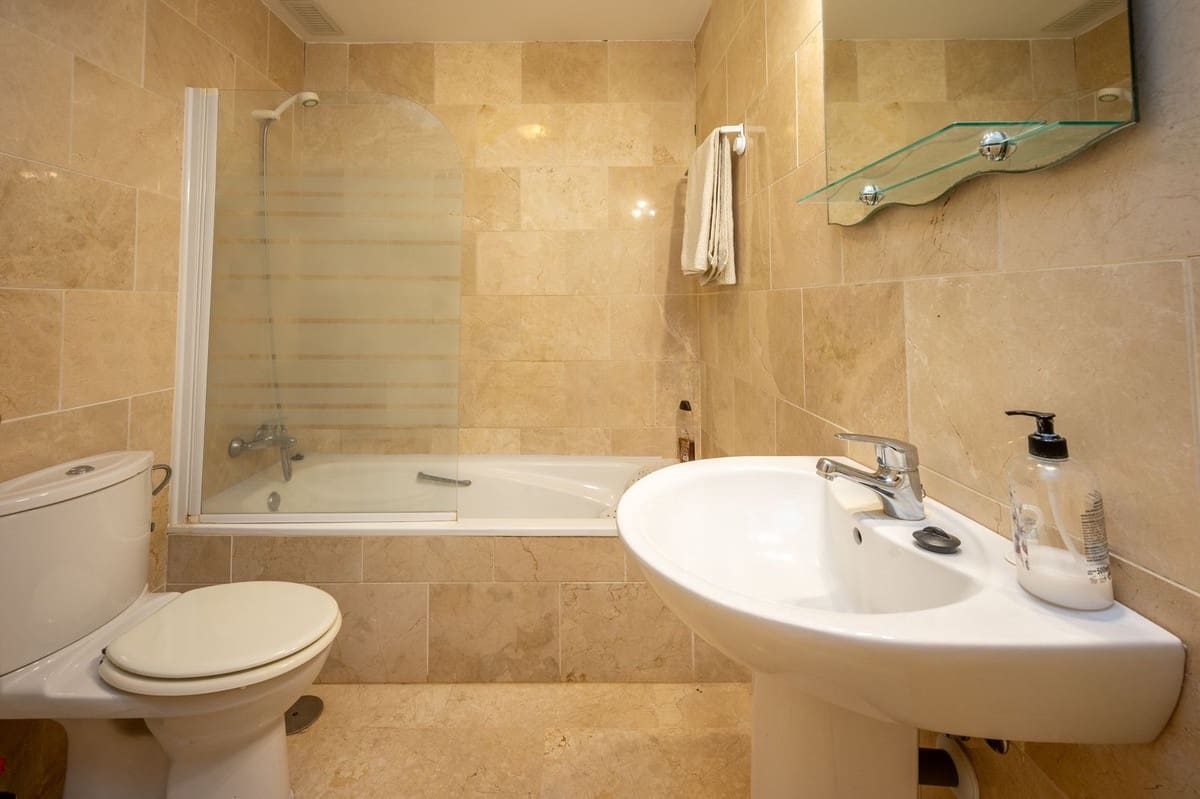 3 makuuhuone Huoneisto myytävänä paikassa El Faro - 449 000 € (Ref: 9412290)