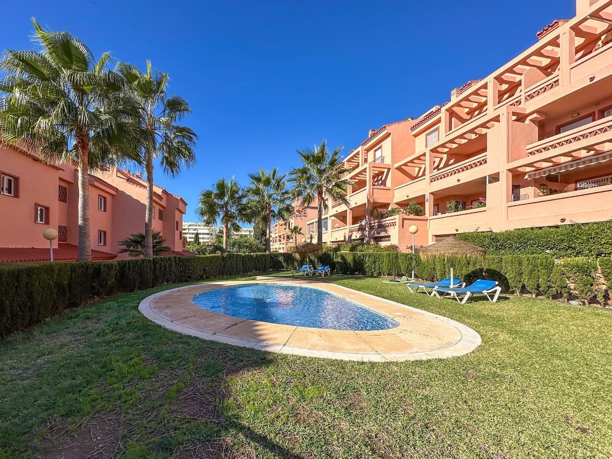 3 makuuhuone Huoneisto myytävänä paikassa El Faro - 449 000 € (Ref: 9412290)