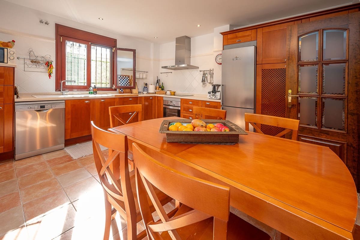 5 soveværelse Villa til salg i Mijas Golf med swimmingpool garage - € 1.150.000 (Ref: 9447255)