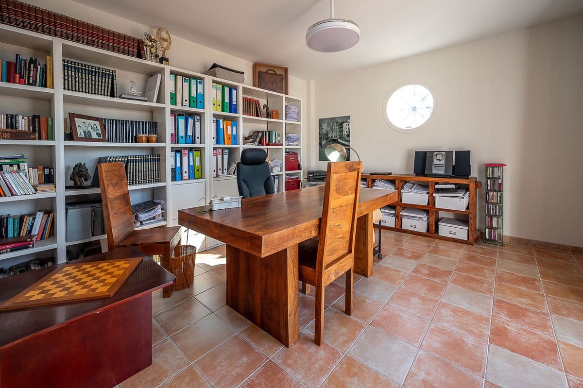 5 soveværelse Villa til salg i Mijas Golf med swimmingpool garage - € 1.150.000 (Ref: 9447255)