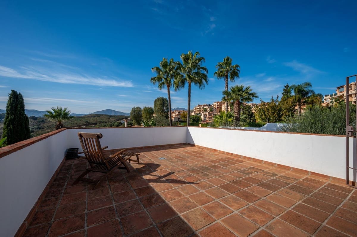 5 soveværelse Villa til salg i Mijas Golf med swimmingpool garage - € 1.150.000 (Ref: 9447255)