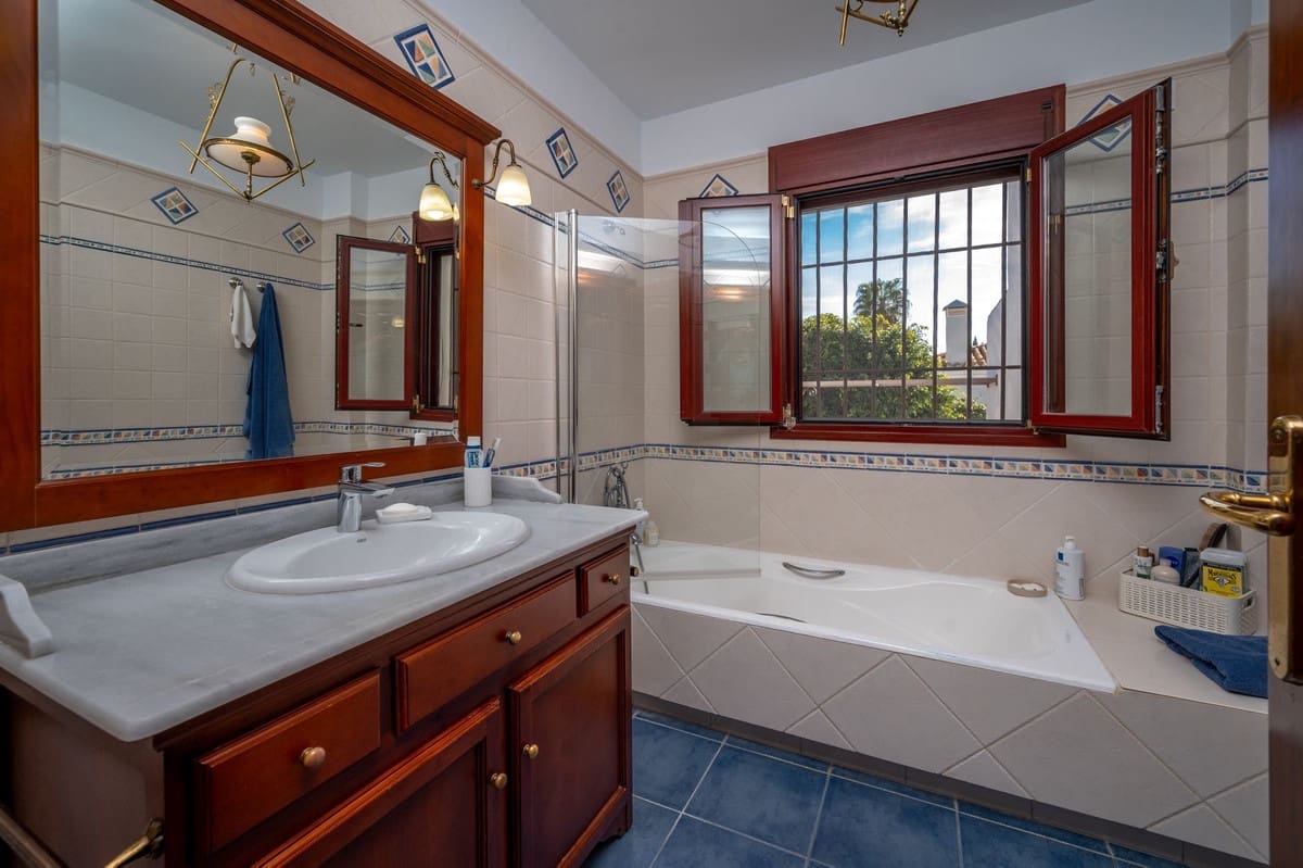 5 soveværelse Villa til salg i Mijas Golf med swimmingpool garage - € 1.150.000 (Ref: 9447255)