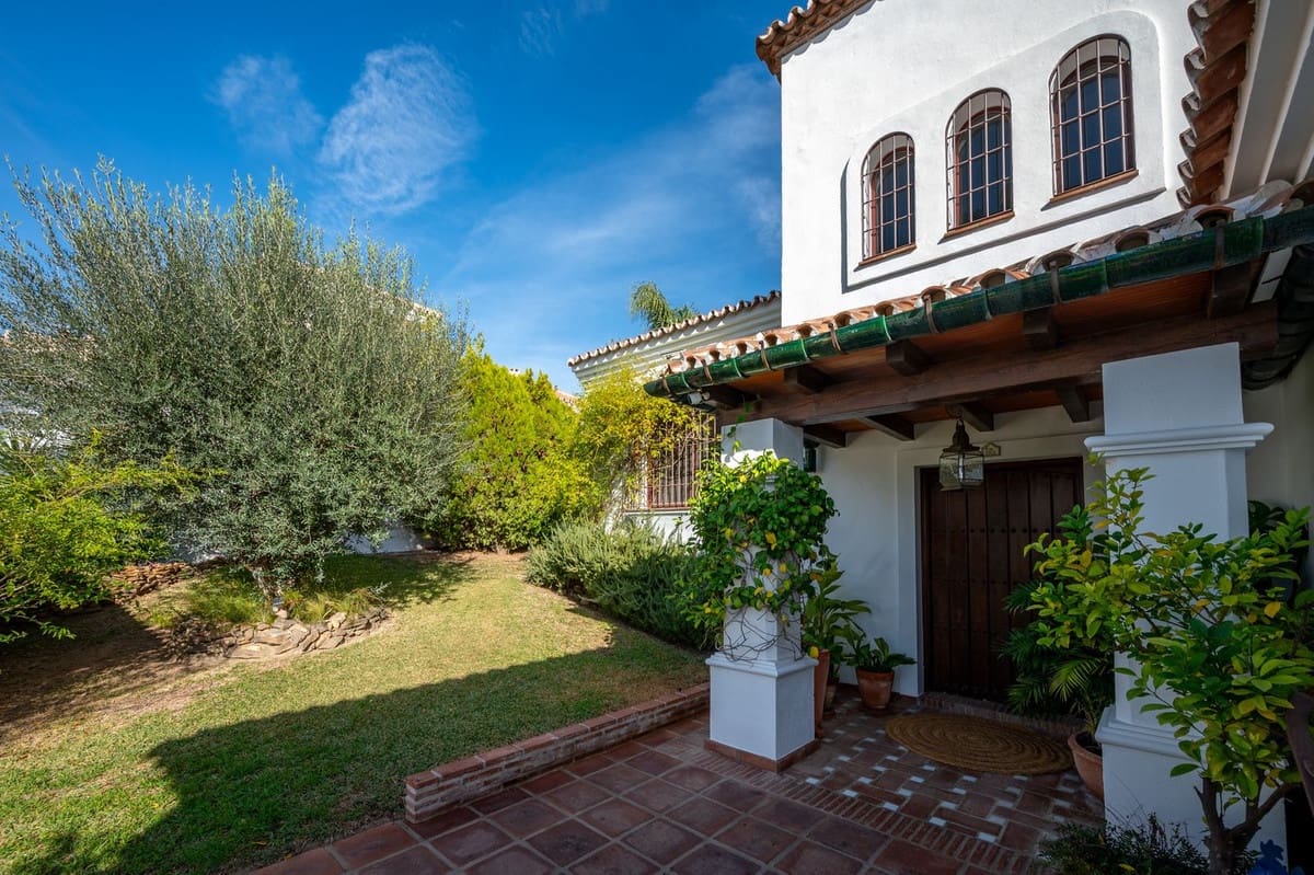 5 soveværelse Villa til salg i Mijas Golf med swimmingpool garage - € 1.150.000 (Ref: 9447255)