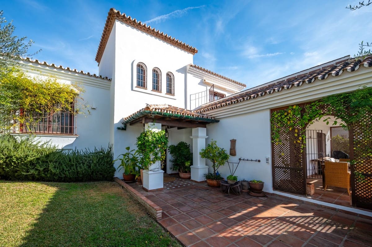 5 soveværelse Villa til salg i Mijas Golf med swimmingpool garage - € 1.150.000 (Ref: 9447255)