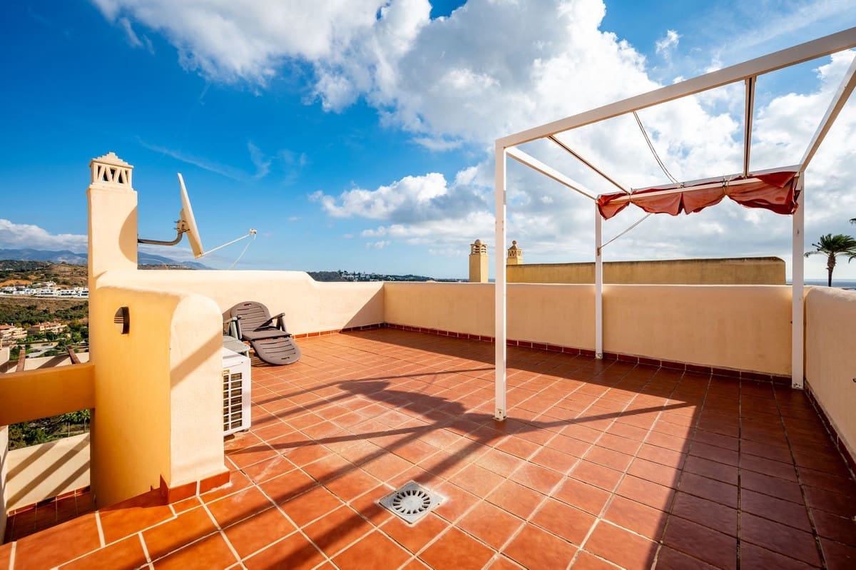 2 bedroom Apartment for sale in La Cala de Mijas with pool garage - € 349,950 (Ref: 9490019)