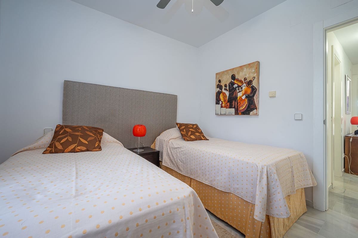 Apartamento de 2 habitaciones en Mijas Costa en venta con piscina garaje - 399.950 € (Ref: 9523078)