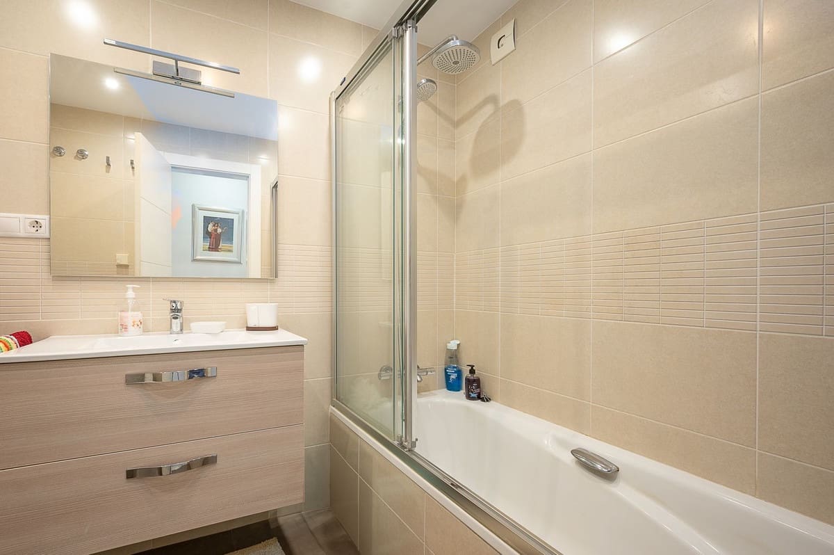 Apartamento de 2 habitaciones en Mijas Costa en venta con piscina garaje - 399.950 € (Ref: 9523078)