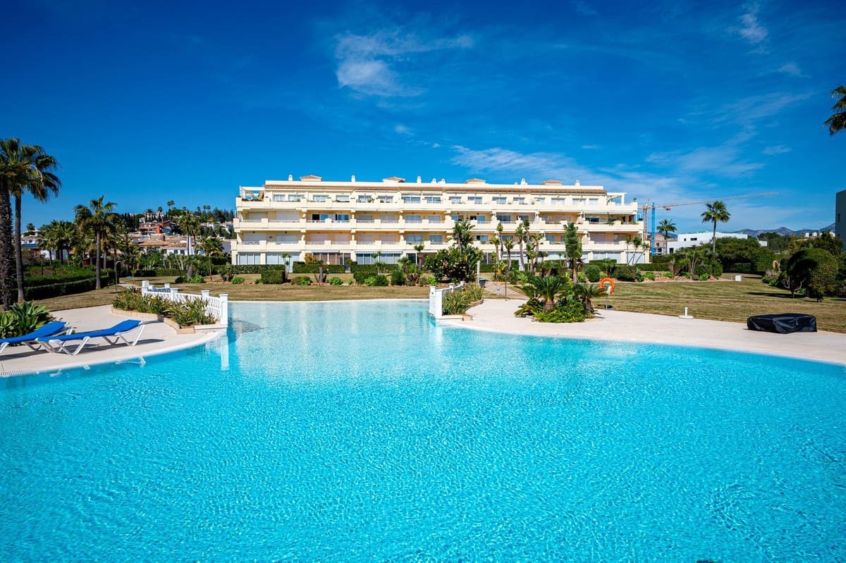 Apartamento de 2 habitaciones en Mijas Costa en venta con piscina garaje - 399.950 € (Ref: 9523078)