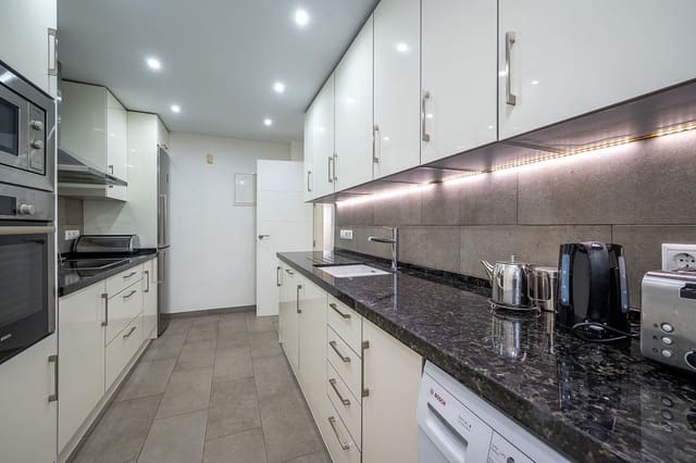 Apartamento de 2 habitaciones en Mijas Costa, Mijas en venta con piscina garaje - 399.950 € (Ref: 9523078)