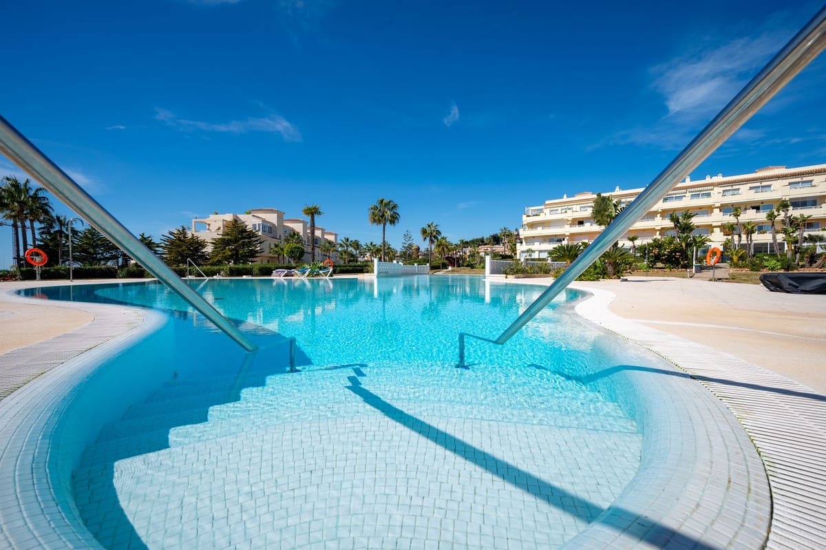 Apartamento de 2 habitaciones en Mijas Costa en venta con piscina garaje - 399.950 € (Ref: 9523078)