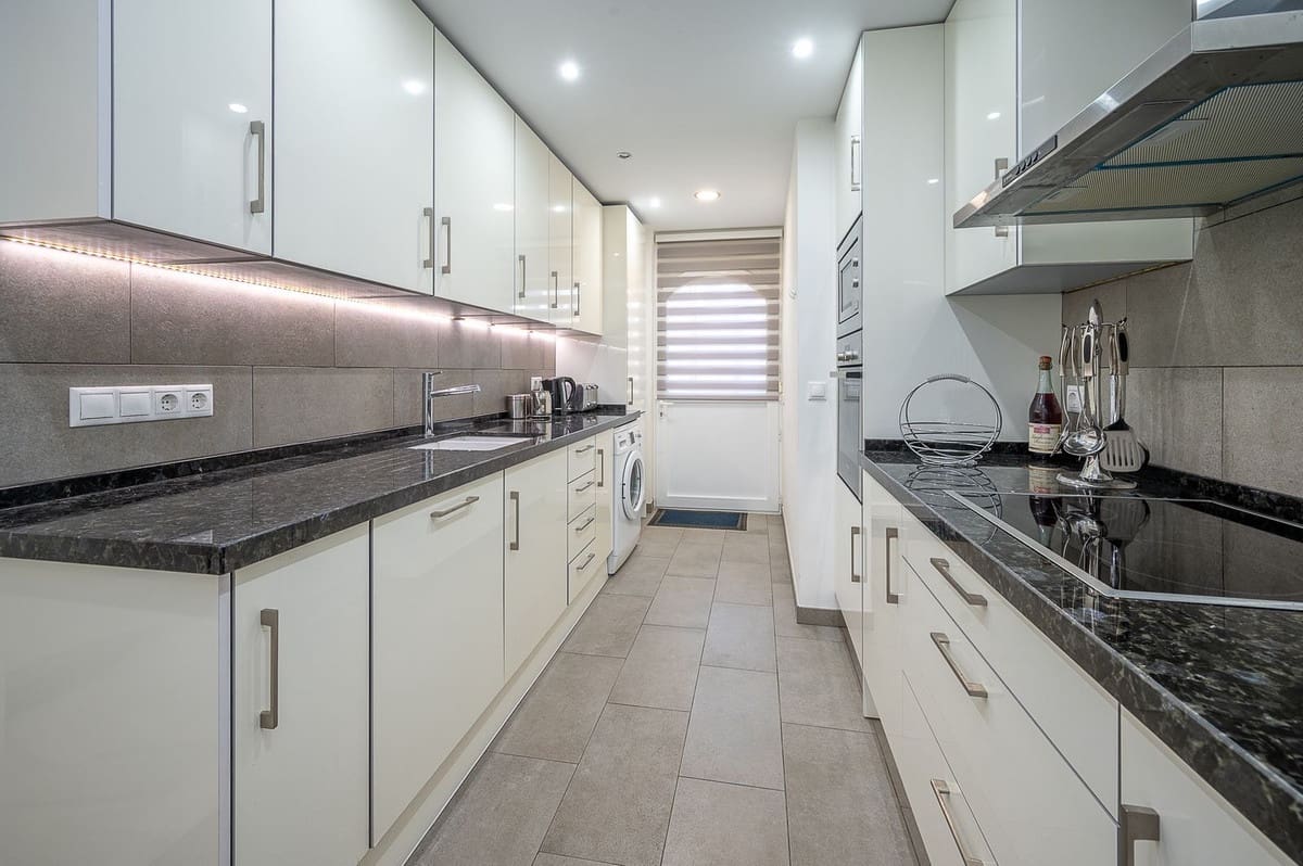 2 bedroom Apartment for sale in Mijas Costa with pool garage - € 399,950 (Ref: 9523078)