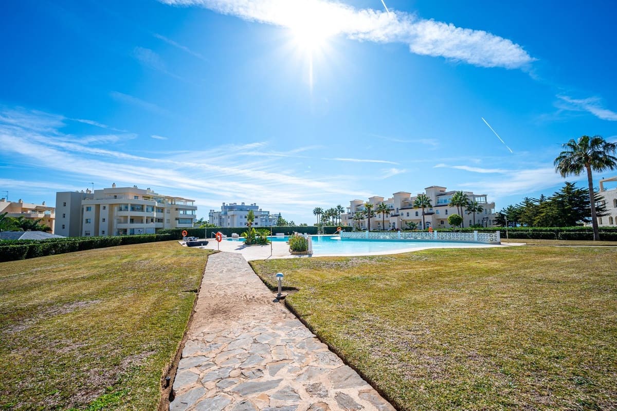 2 bedroom Apartment for sale in Mijas Costa with pool garage - € 399,950 (Ref: 9523078)