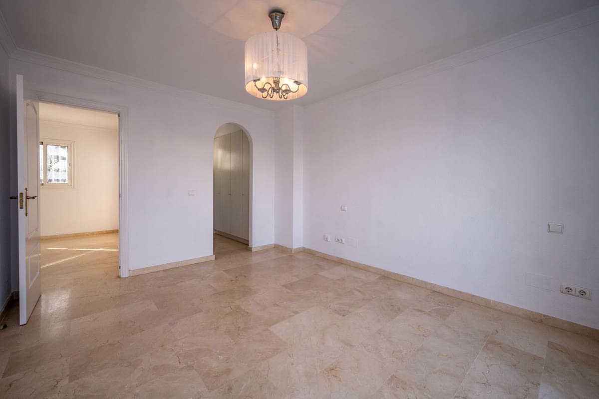 Casa de 3 habitaciones en Riviera del Sol en venta con piscina garaje - 450.000 € (Ref: 9525513)