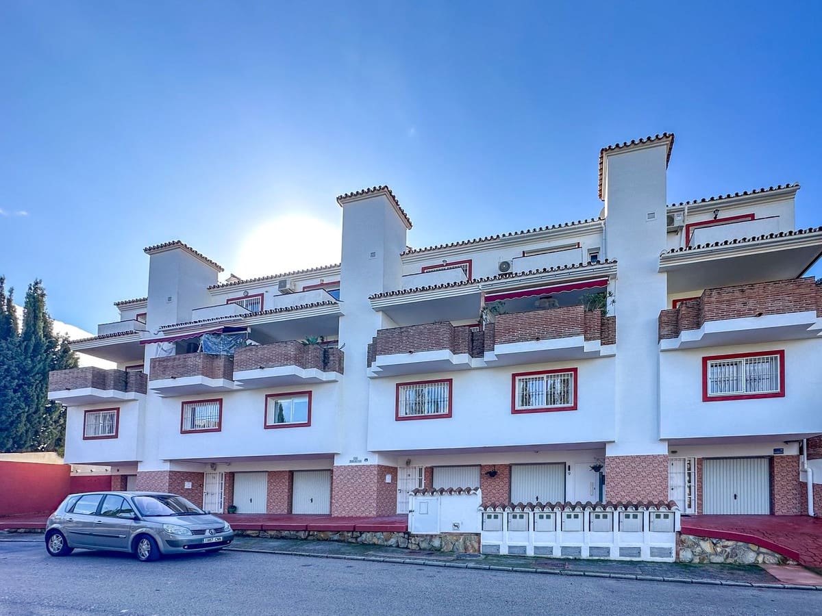 3 soverom Hus til salgs i Riviera del Sol med svømmebasseng garasje - € 395 000 (Ref: 9525513)