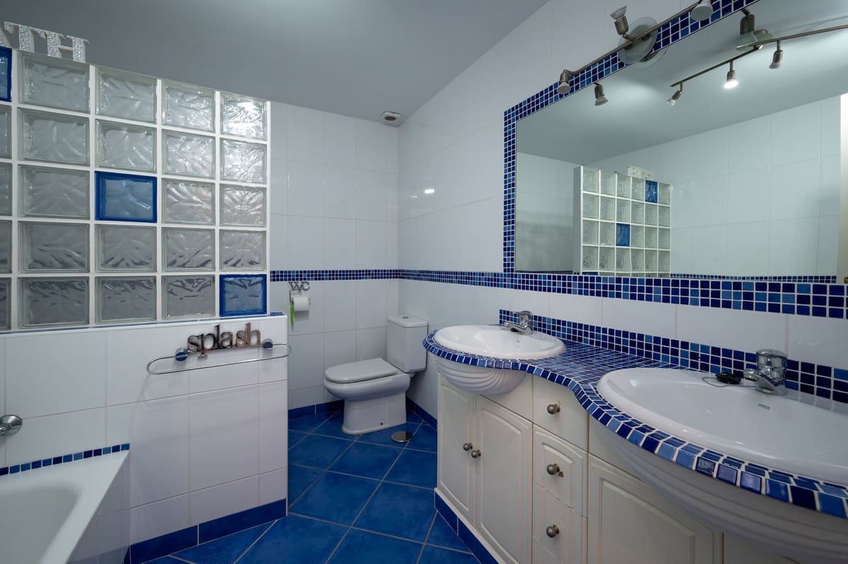 3 soverom Hus til salgs i Riviera del Sol med svømmebasseng garasje - € 395 000 (Ref: 9525513)