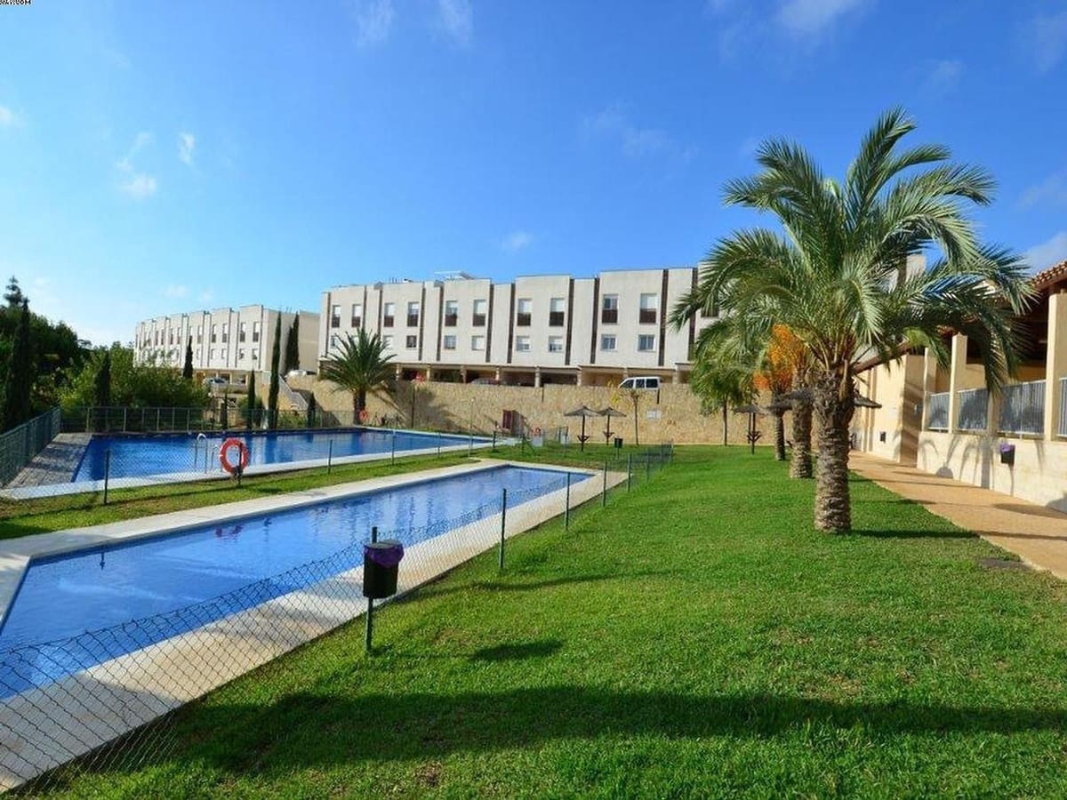 3 soveværelse Byhus til salg i El Chaparral med swimmingpool garage - € 350.000 (Ref: 9553090)