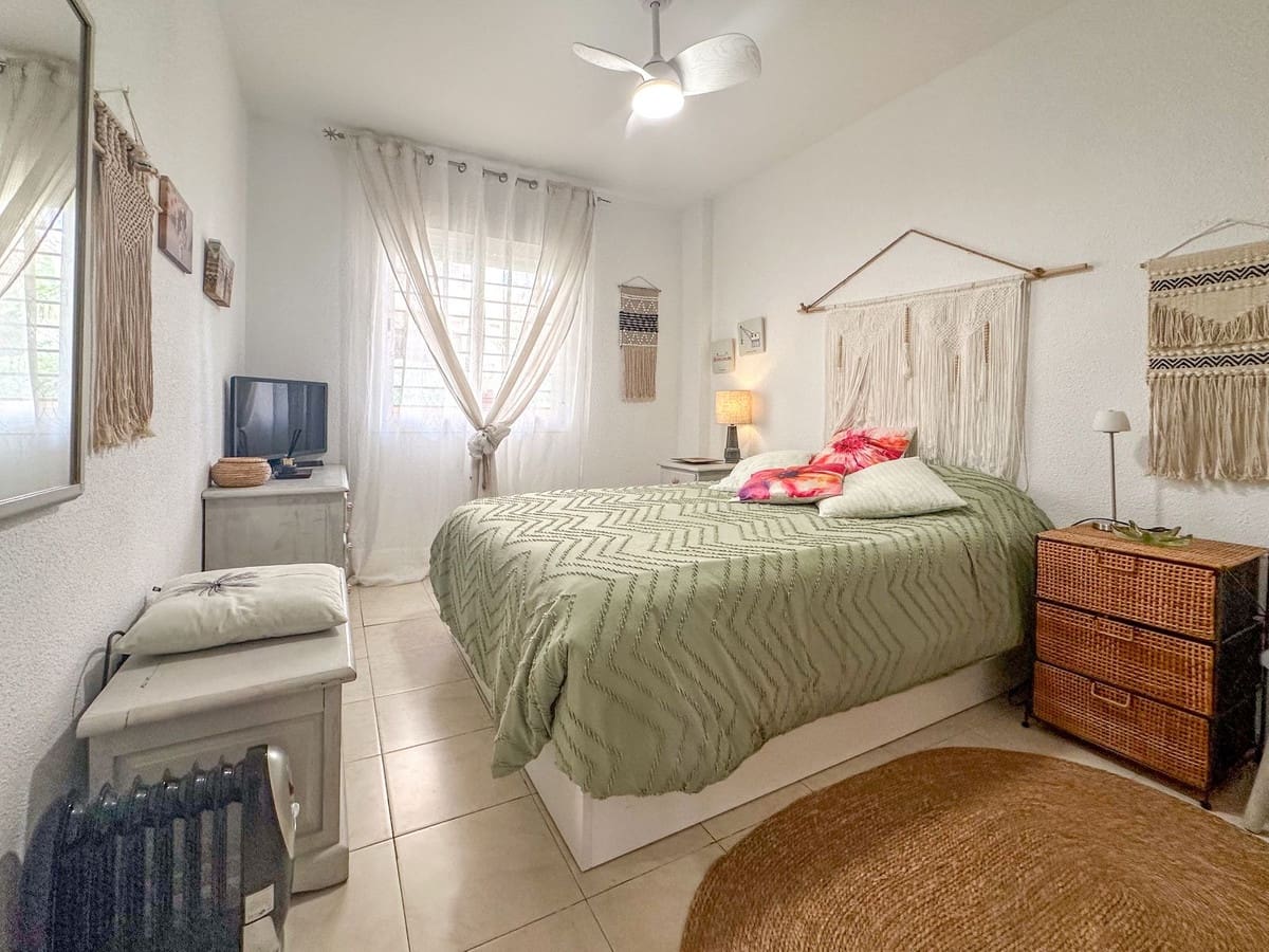 2 makuuhuone Huoneisto myytävänä paikassa Riviera del Sol mukana uima-altaan 
autotalli - 350 000 € (Ref: 9585064)